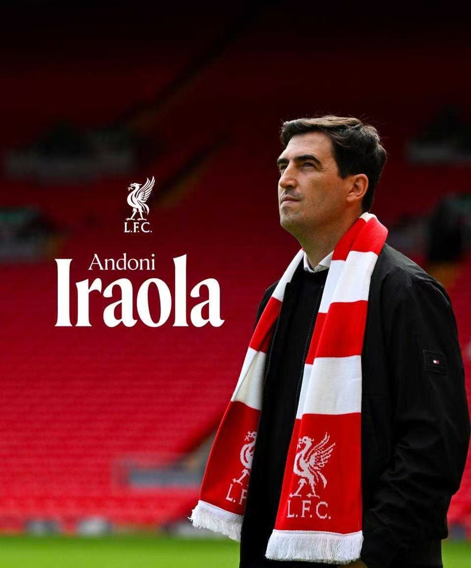 Iraola indossa la maglia del Liverpool, riaccendendo la tempesta heavy metal di Anfield.